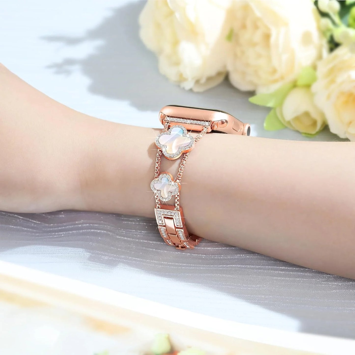 Black shell clover ultra-thin metal band for Apple Watch - business dress band, compatible with Ultra 2/Ultra/Series 10-1/SE/SE2 (38-49mm) women's models.